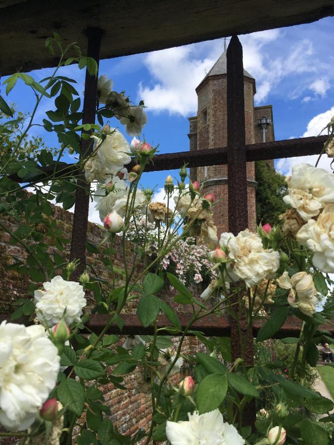 Sissinghurst Castle Farmhouse Exterior foto